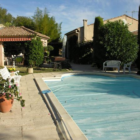Villa Les Iris Sernhac Exterior photo